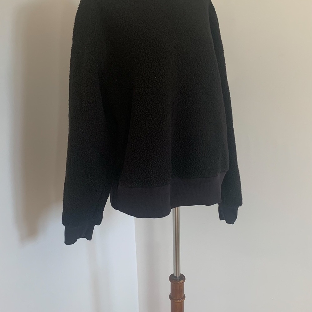 Everlane black teddy crew Cozy Sweatshirt Medium